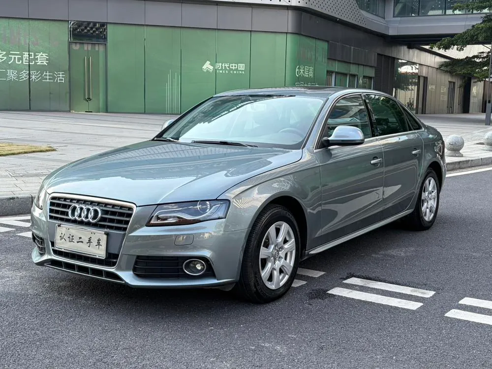 Audi A4L 2.0 TFSI Standard Version, 2011 — фото 1