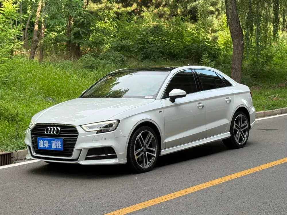 Audi A3 30 Version Limousine 40 TFSI Sport Version, 2018 — фото 1