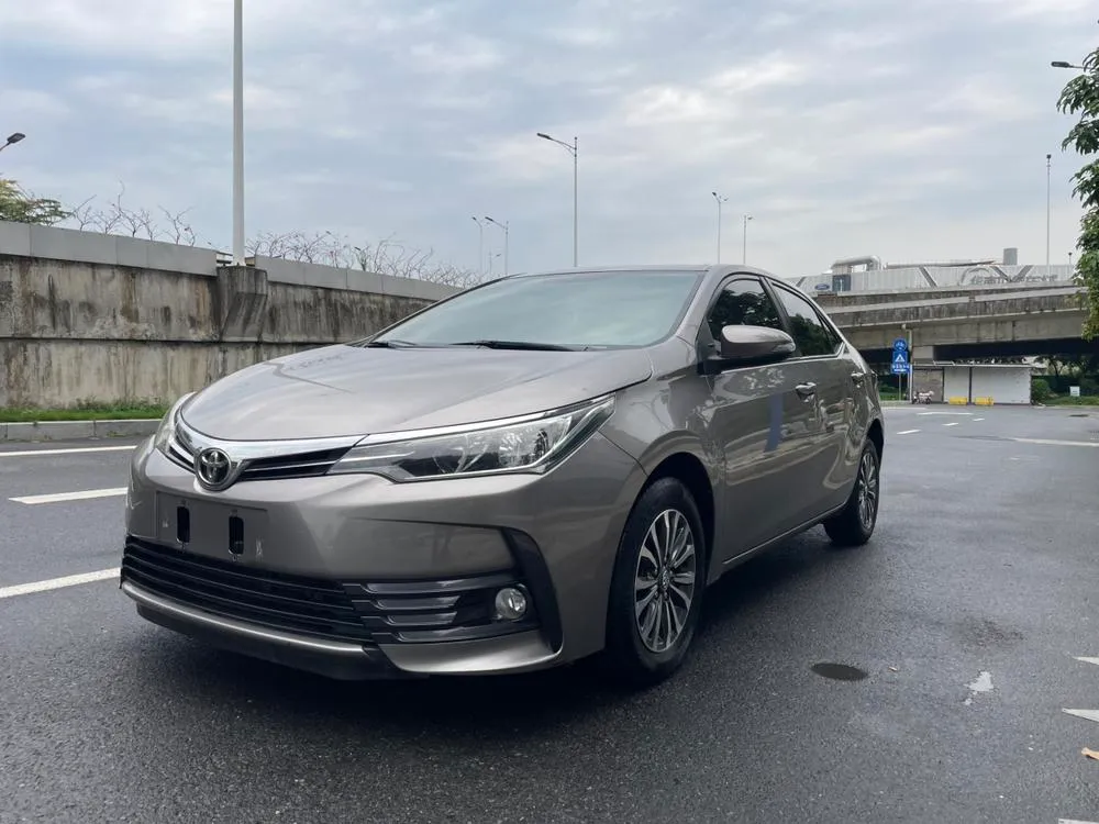 Toyota Corolla Facelift 1.2T S-CVT GL CN5, 2017 — фото 1
