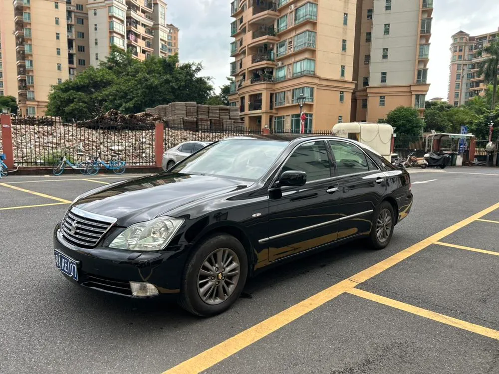 Toyota Crown, 2005