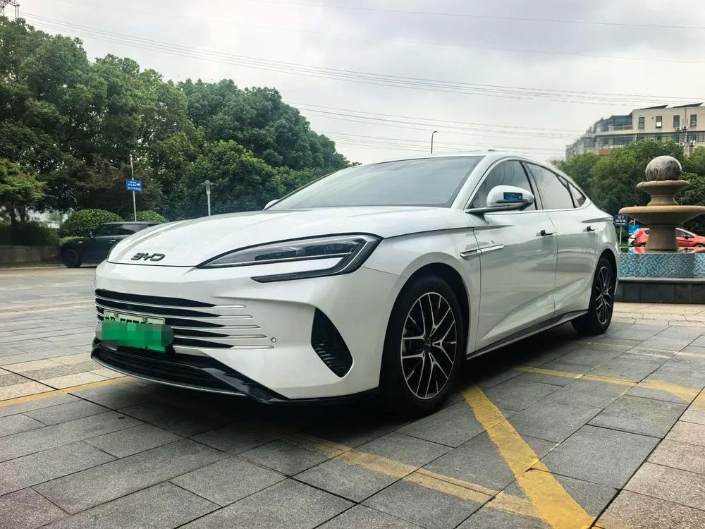 BYD Seal DM DM-i 1.5L 121KM Luxury Version, 2023 — фото 1