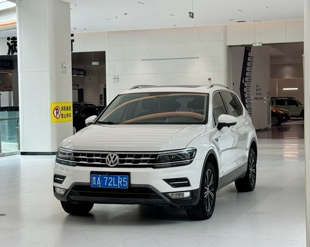 Volkswagen Tiguan L 330TSI Auto 2WD Luxury Edition, 2018 — фото 1