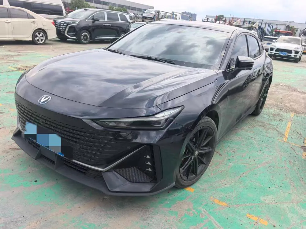 Changan UNI-V 1.5T Premium Version, 2022 — фото 1