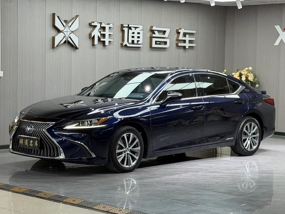 Lexus ES 300h Edition, 2021 — фото 1