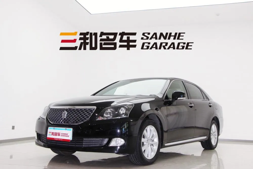 Toyota Crown, 2011
