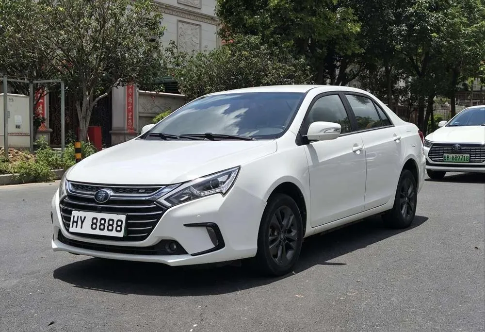 BYD Qin DM 1.5T 100, 2017 — фото 1