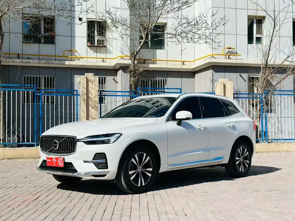 Volvo XC60 B5 4WD Luxury Edition, 2023 — фото 1