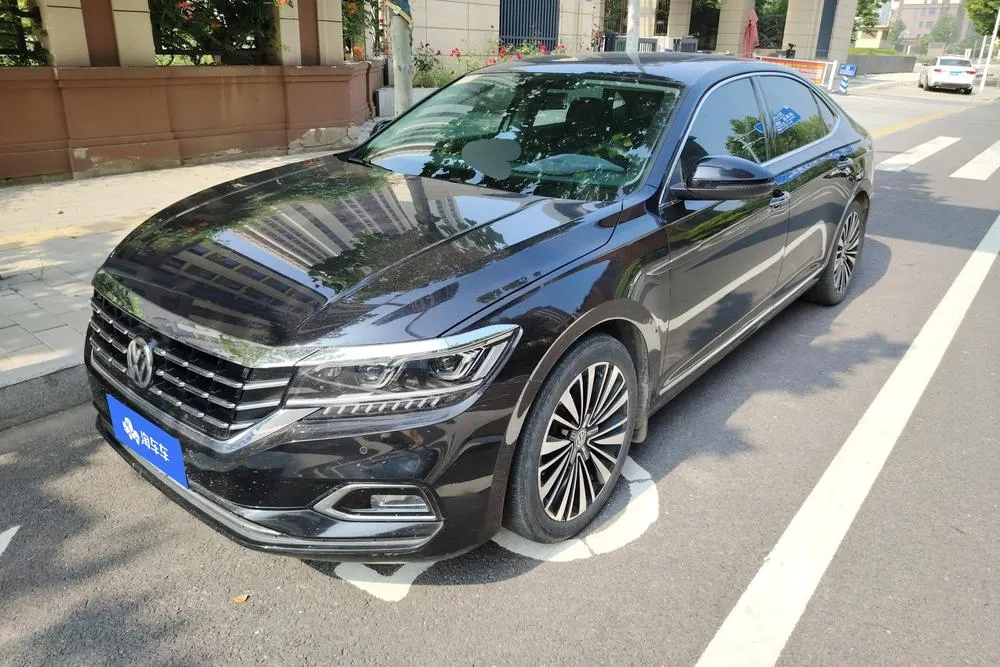 Volkswagen Passat 330TSI Luxury Edition CN6, 2020 — фото 1