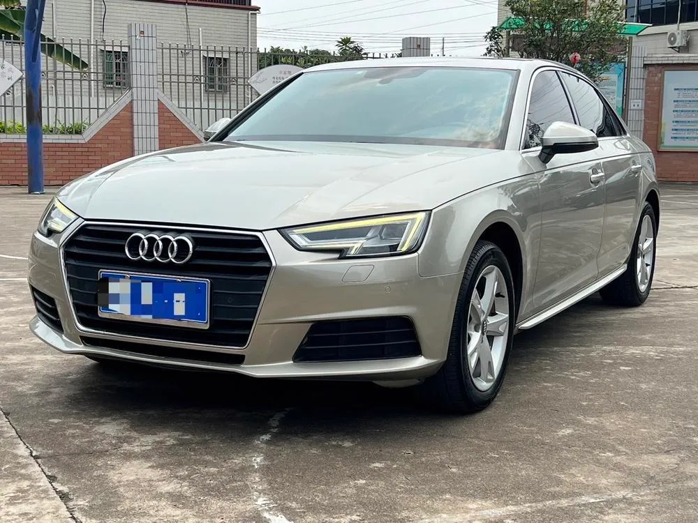 Audi A4L 40 TFSI Fashion Version, 2017 — фото 1