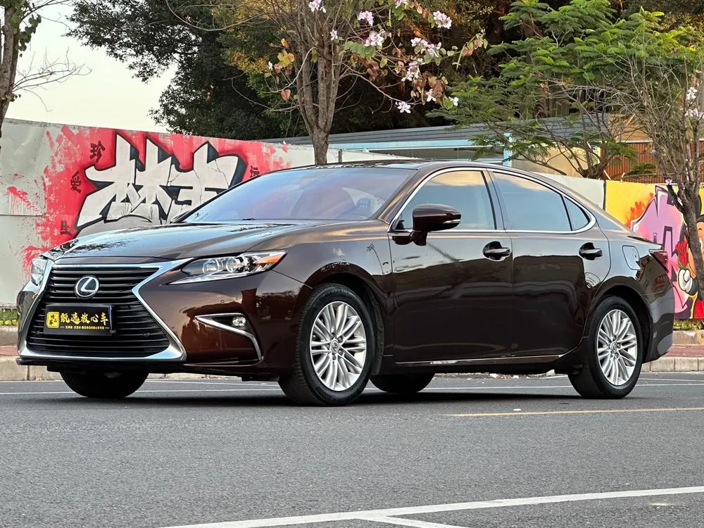 Lexus ES 250 Edition, 2015 — фото 1
