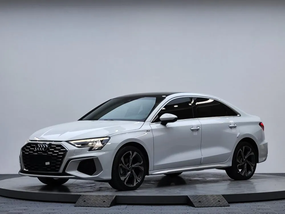 Audi A3 Facelift A3L Limousine 35 TFSI Luxury Sport Version, 2023 — фото 1
