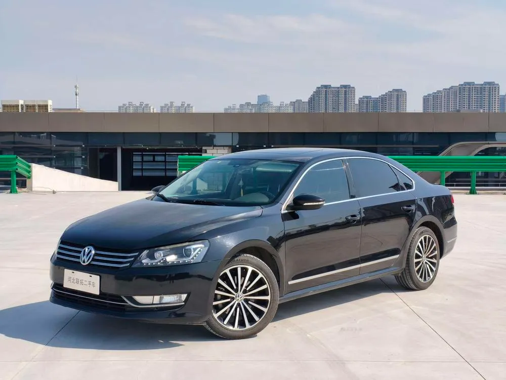 Volkswagen Passat 1.8TSI DSG Premium Edition, 2015 — фото 1
