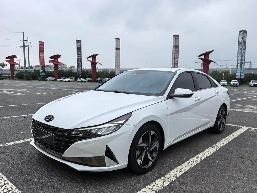 Hyundai Elantra, 2022