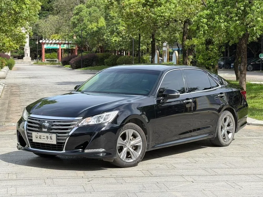 Toyota Crown 2.5L Fashion Limited Edition, 2015 — фото 1