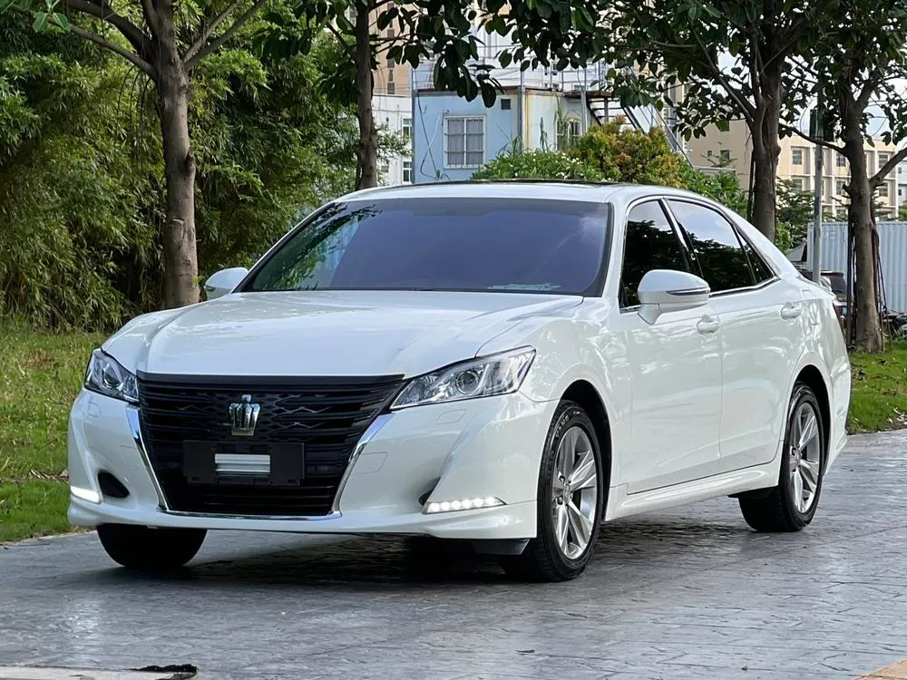 Toyota Crown, 2015