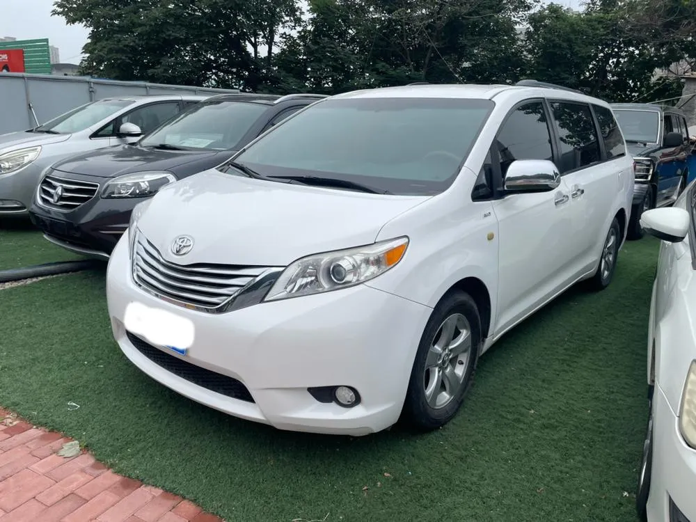 Toyota Sienna, 2015