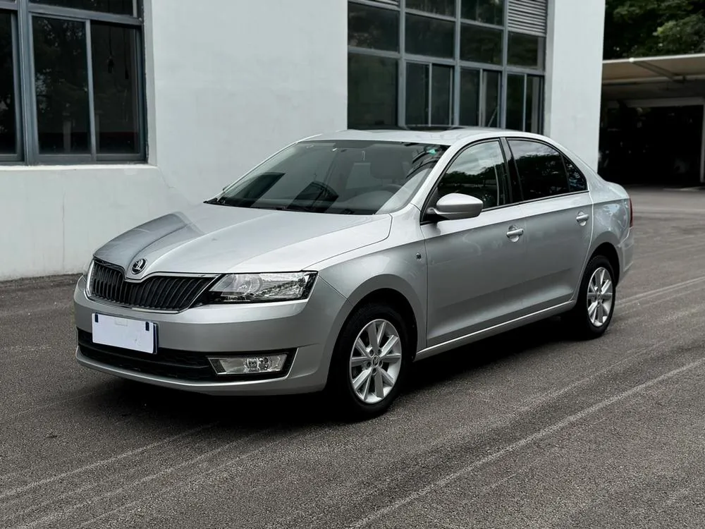 Skoda Rapid 1.6L Auto Version, 2015 — фото 1