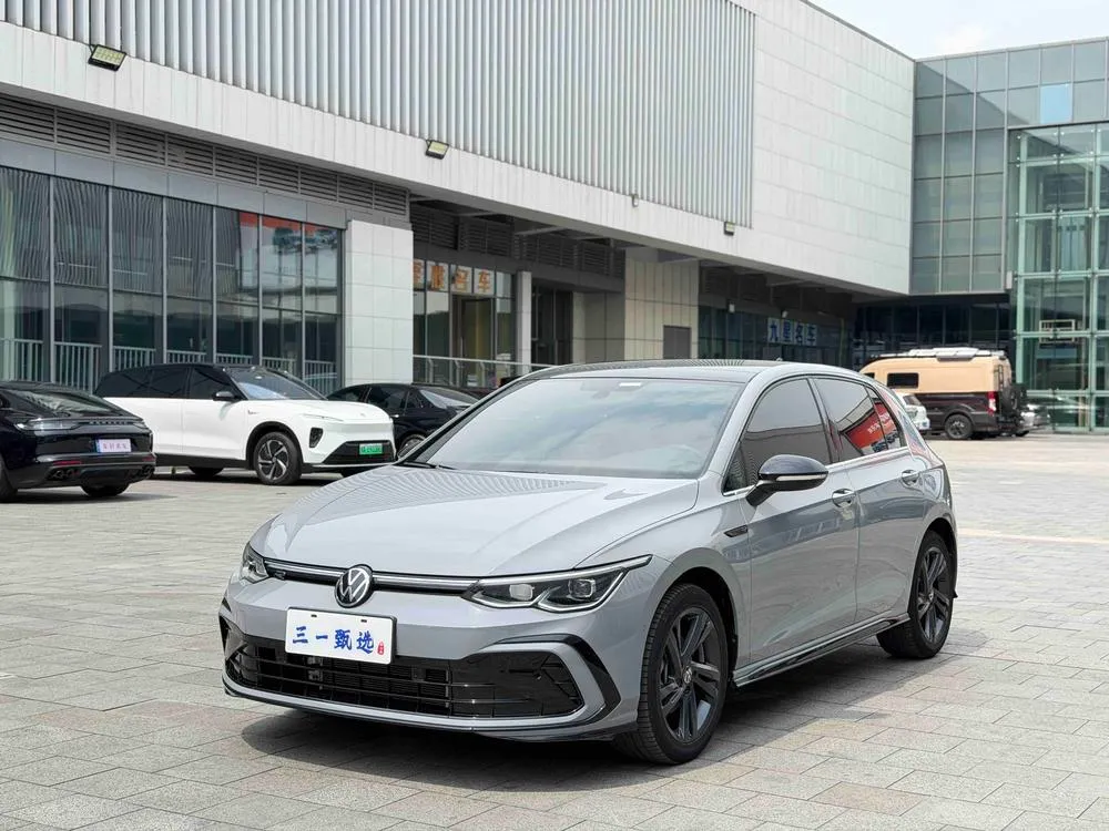 Volkswagen Golf, 2023