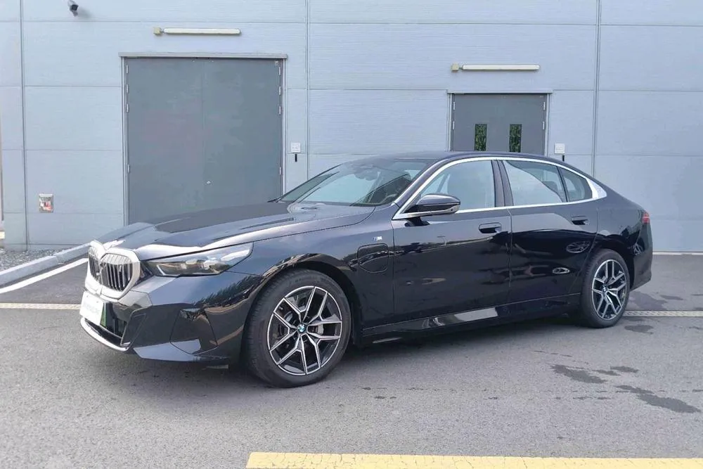 BMW i5, 2025