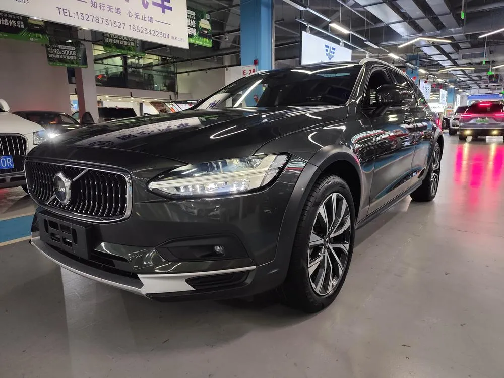 Volvo V90 Cross Country B5 AWD Edition, 2021 — фото 1