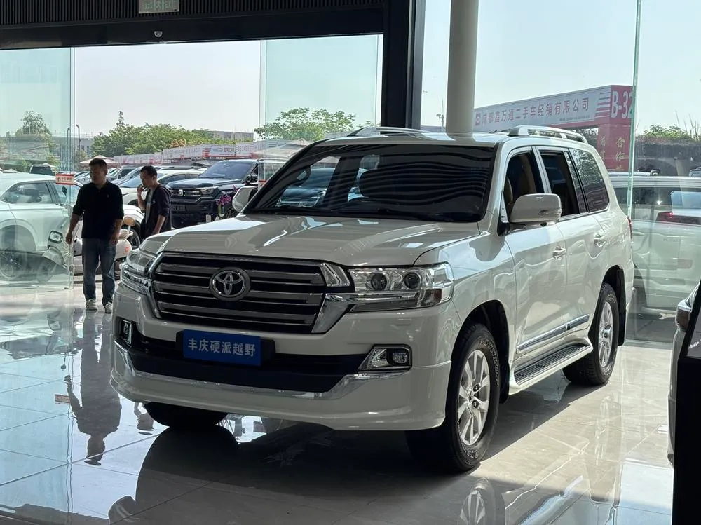 Toyota Land Cruiser (Import) 4.0L Auto 4WD 8 Seater Parallel Import, 2017 — фото 1