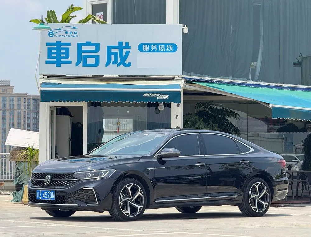 Volkswagen Passat 380TSI Luxury Edition, 2024 — фото 1