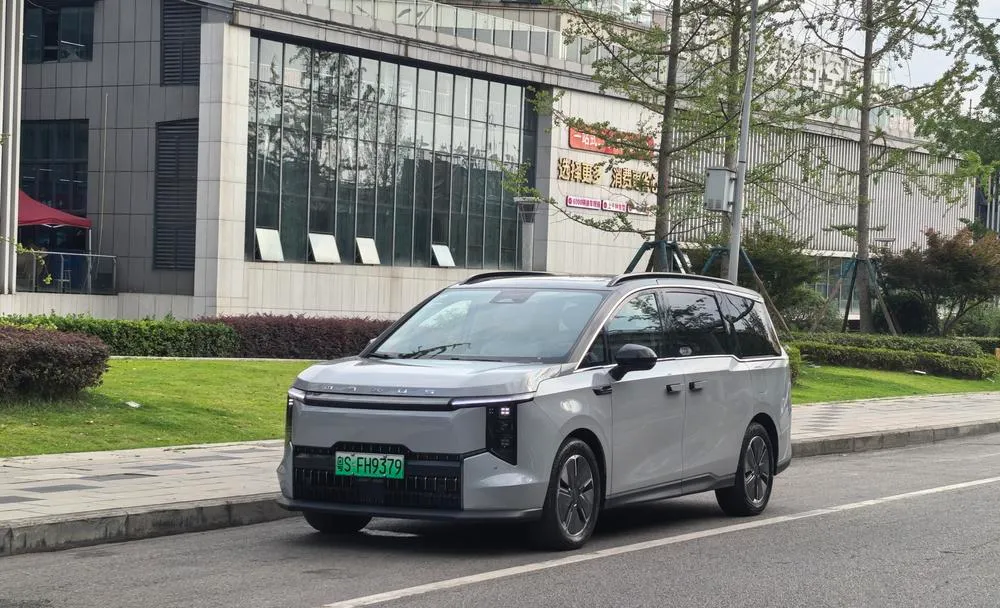 Maxus Mifa 7 Hybrid 1.5T Extended Range Flagship Edition, 2024 — фото 1