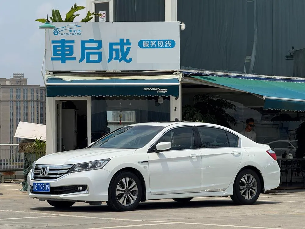 Honda Accord 2.0L LX Comfort Edition, 2015 — фото 1