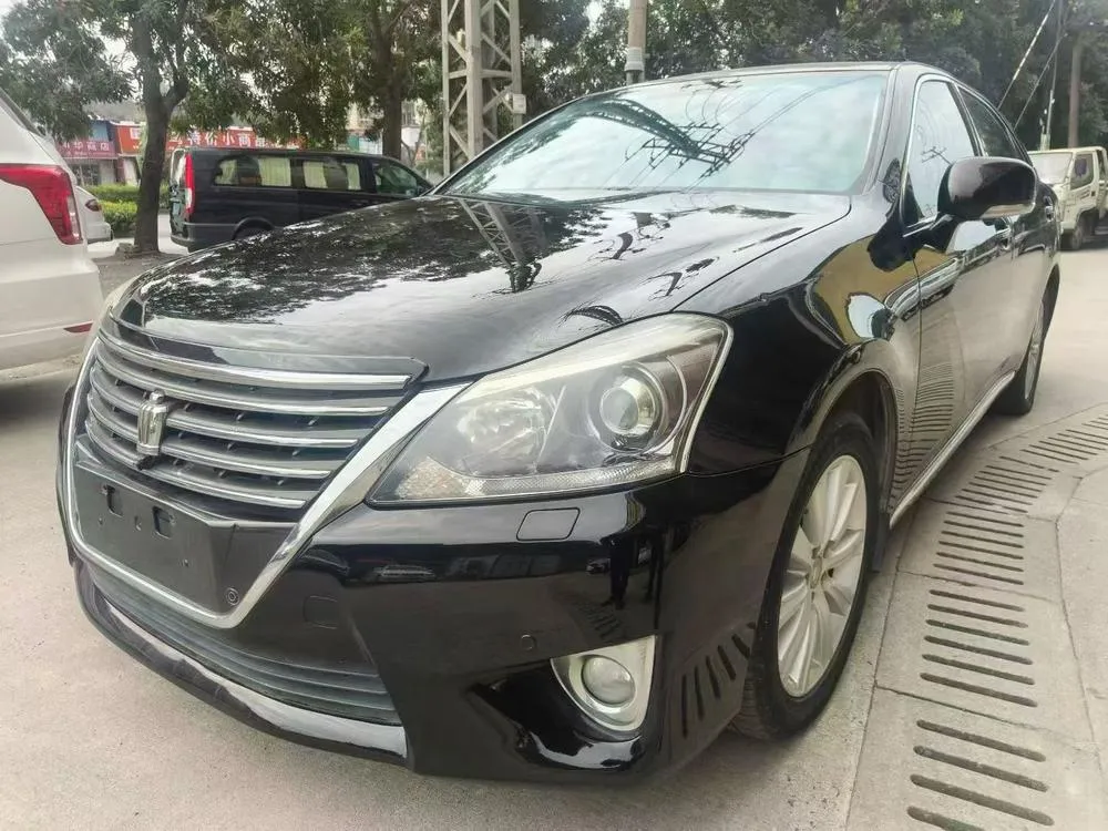 Toyota Crown, 2012