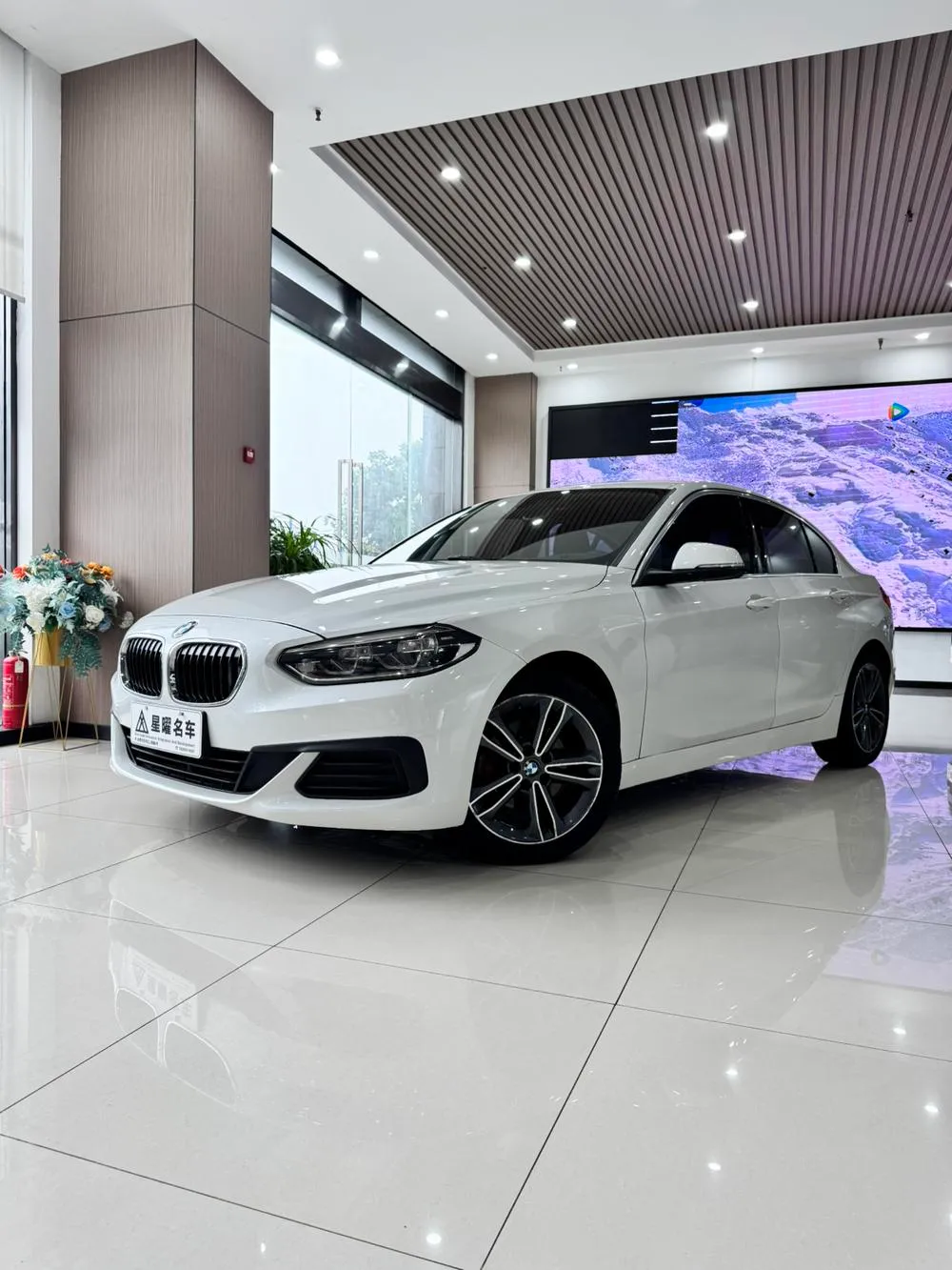 BMW 1-Series 120i Fashion Version, 2020 — фото 1