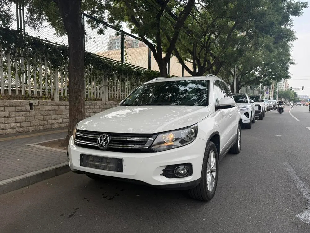 Volkswagen Tiguan 2.0TSI Luxury Edition, 2012 — фото 1