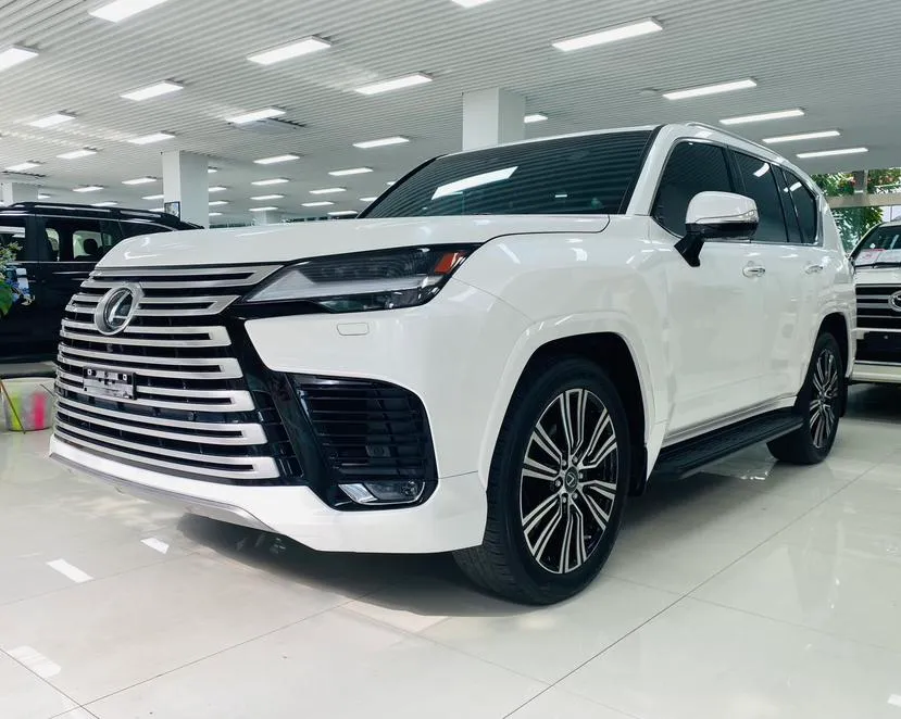 Lexus LX 3.5T Auto 4WD 7 Seater Parallel Import, 2022 — фото 1