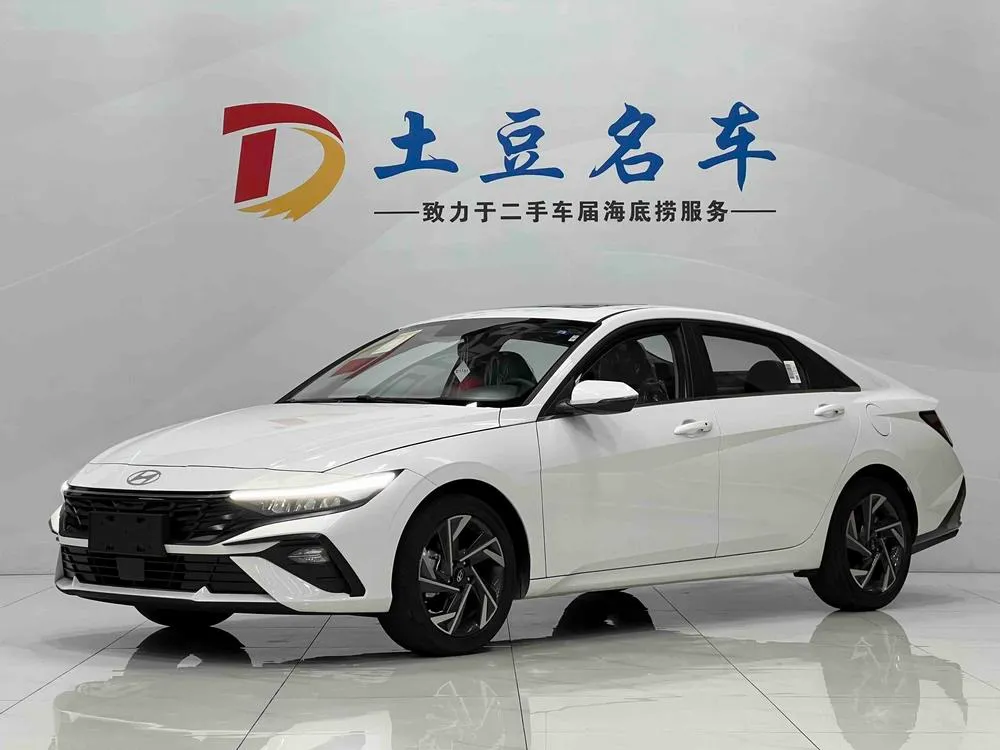 Hyundai Elantra, 2022
