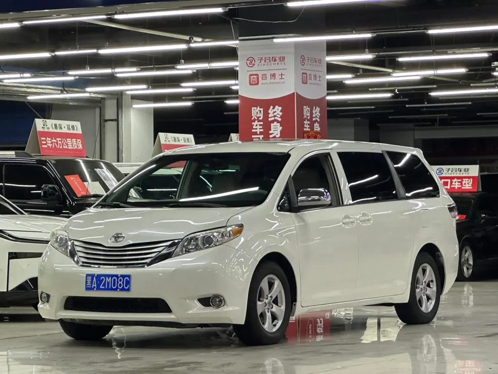 Toyota Sienna, 2011