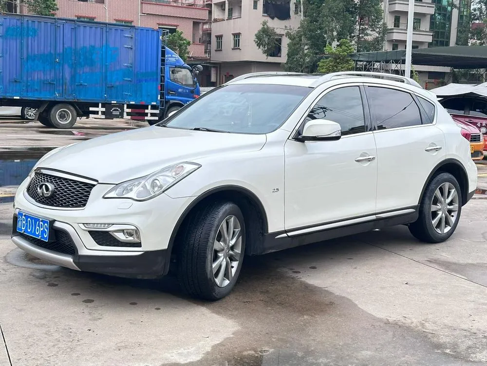 Infiniti QX50 2.5L Joy Edition, 2015 — фото 1