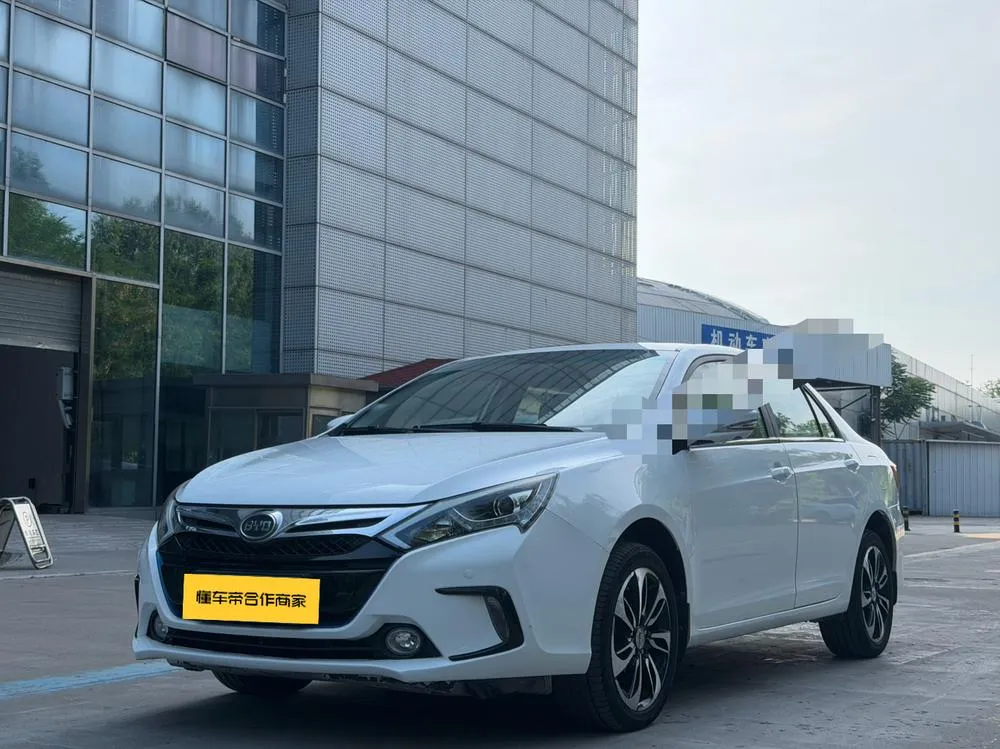 BYD Qin DM 1.5T Flagship Plus Edition, 2015 — фото 1