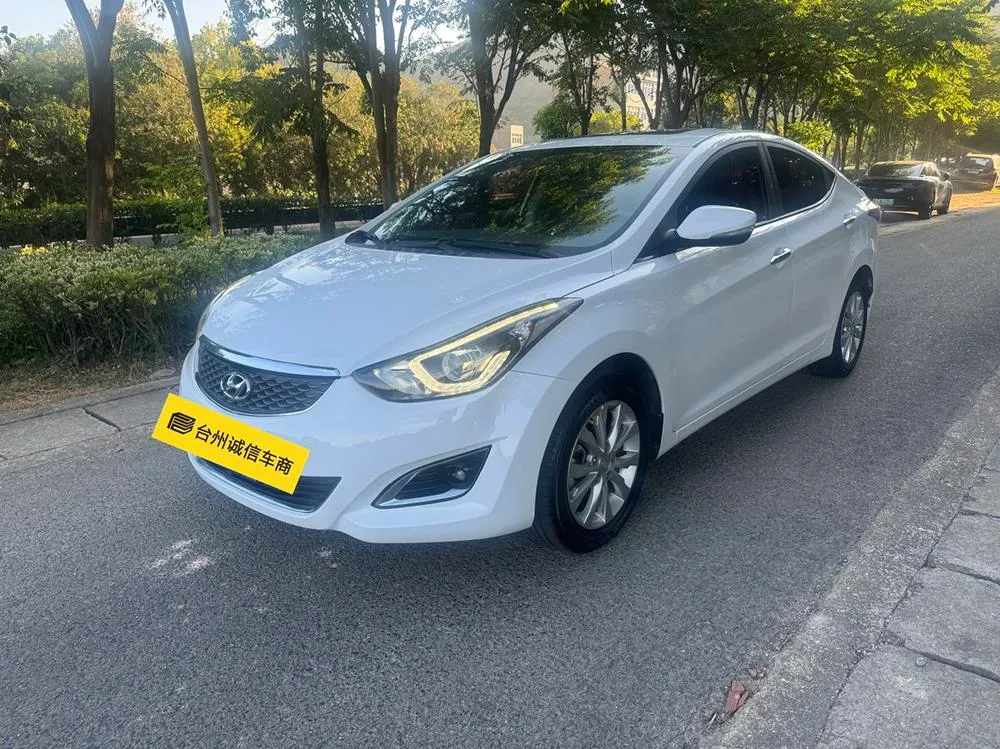 Hyundai Elantra Langdong 1.6L Manual Premium Version, 2016 — фото 1