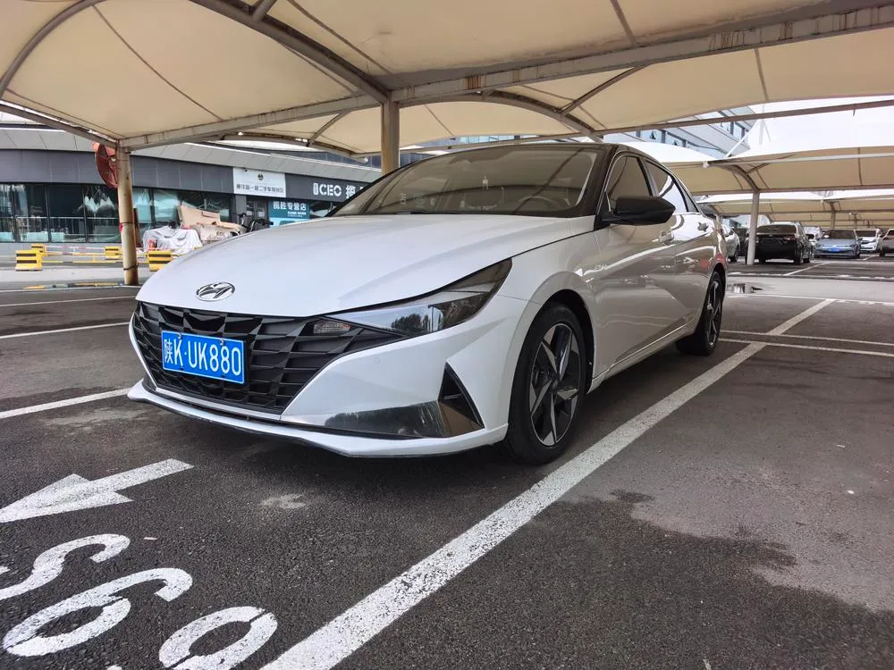Hyundai Elantra, 2022