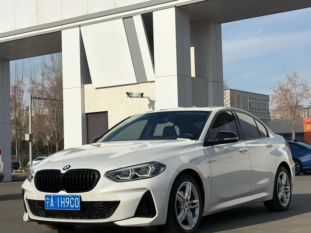 BMW 1-Series 120i M Sport Edition, 2023 — фото 1