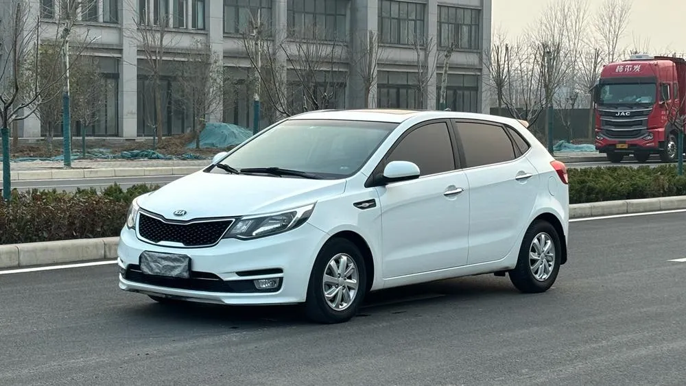 Kia K2 Hatchback 1.4L AT GLS Stylish Cool Edition, 2015 — фото 1