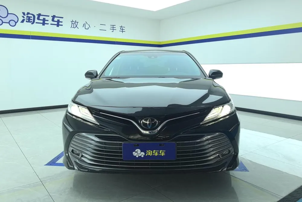Toyota Camry Facelift 2.0G Luxury Edition, 2019 — фото 1