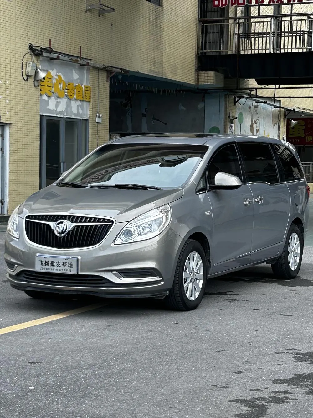 Buick GL8 28T Luxury Version CN6, 2018 — фото 1