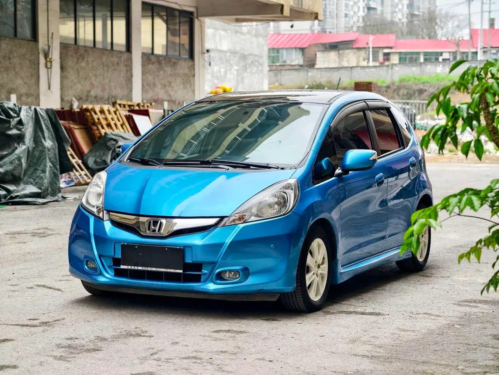 Honda Fit 1.5L автомат люк версия, 2011 — фото 1