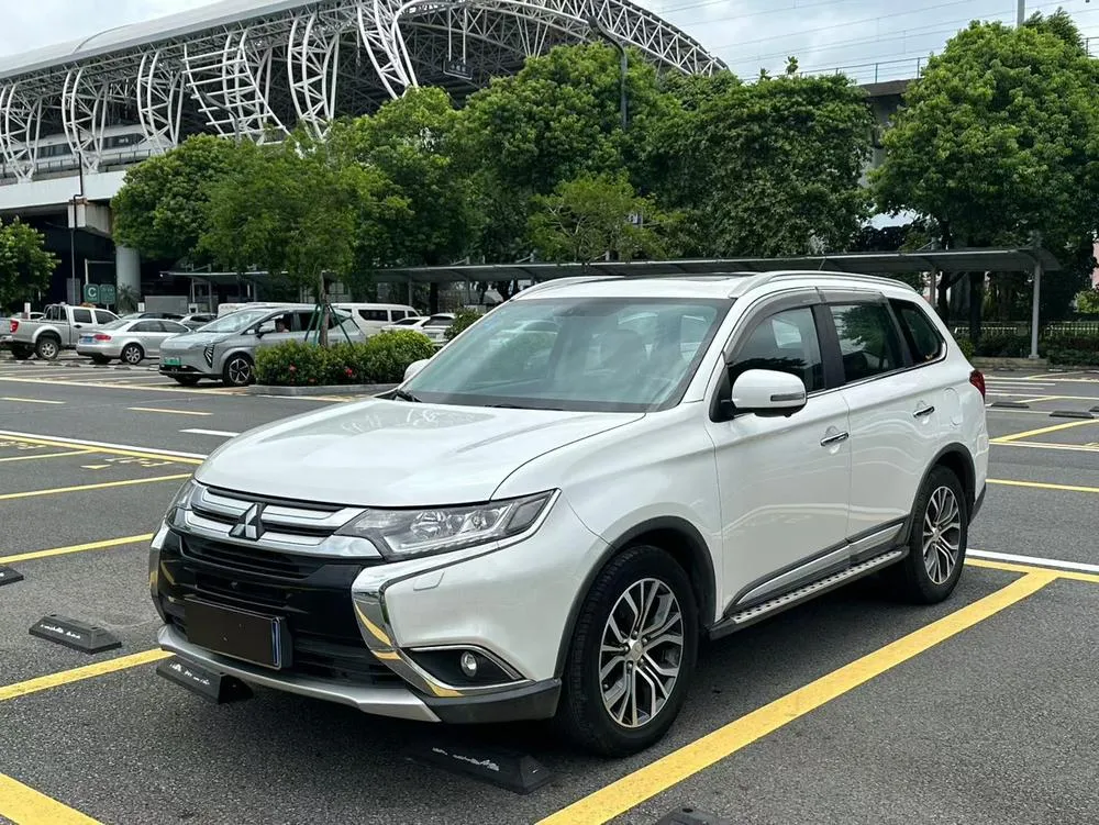 Mitsubishi Outlander, 2016
