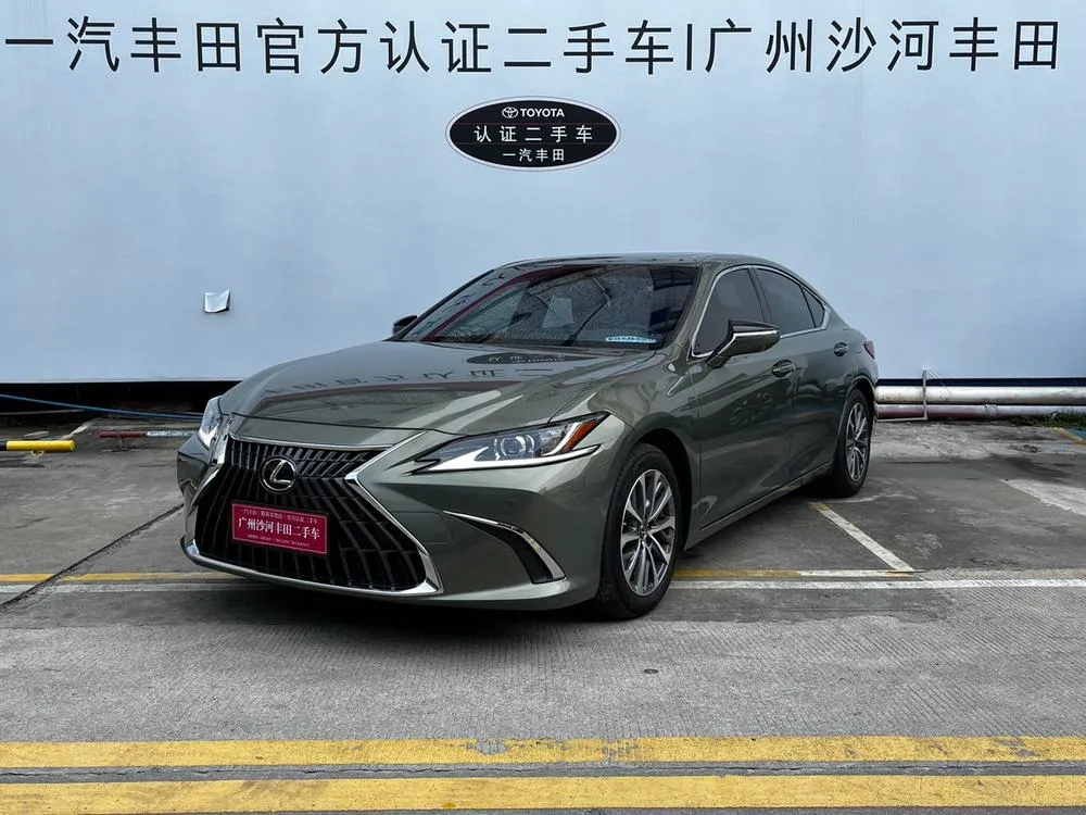 Lexus ES, 2022