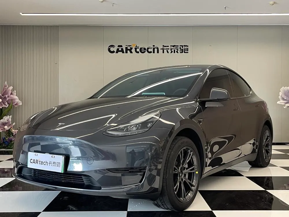 Tesla Model Y, 2024