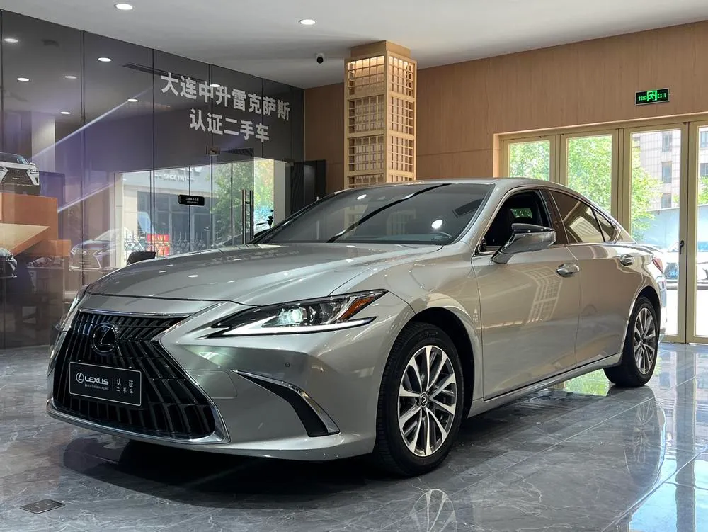 Lexus ES, 2022