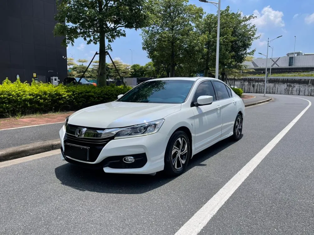 Honda Accord 2.0L Comfort Edition, 2016 — фото 1