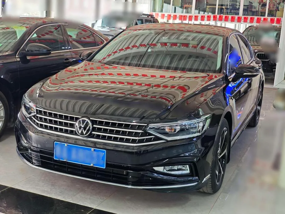 Volkswagen Magotan 200 Anniversary Edition 330TSI DSG Leading Version, 2023 — фото 1