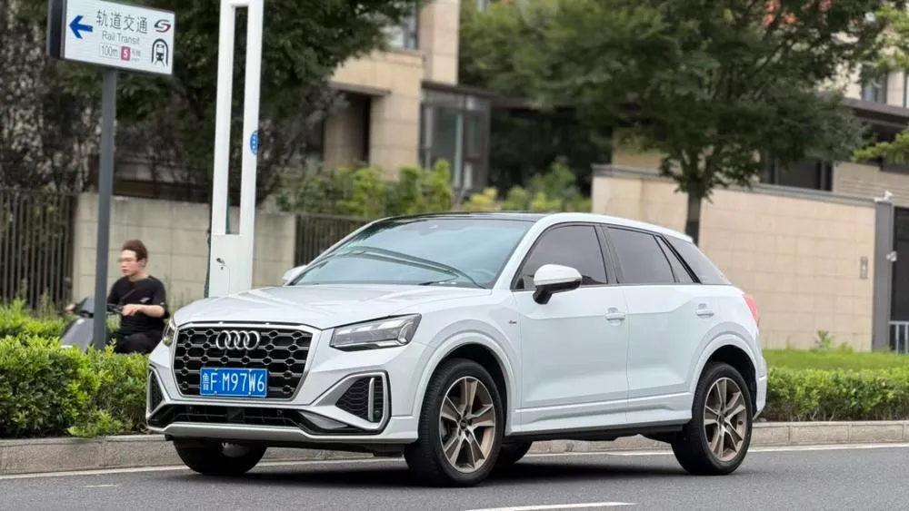 Audi Q2L, 2022